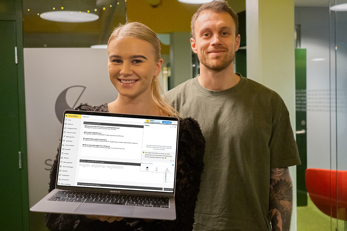 Ingrid Eriksen og Magnus Beldo presenterer den nye ChatBot-en