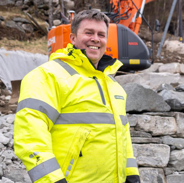 – I SmartDok kan vi enkelt registrere timer for alt fra mannskap til små hoppetusser, store gravemaskiner og lastebiler – alt i én operasjon, på ett skjermbilde!