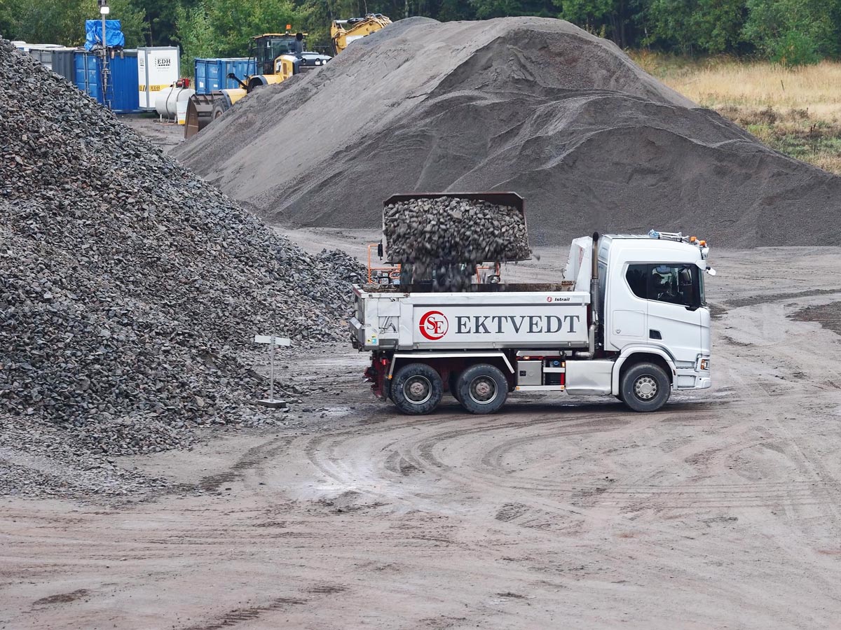 Lastebil_Ektvedt_WEB Masser i bevegelse – og full oversikt i regnskapet! 🚛💨